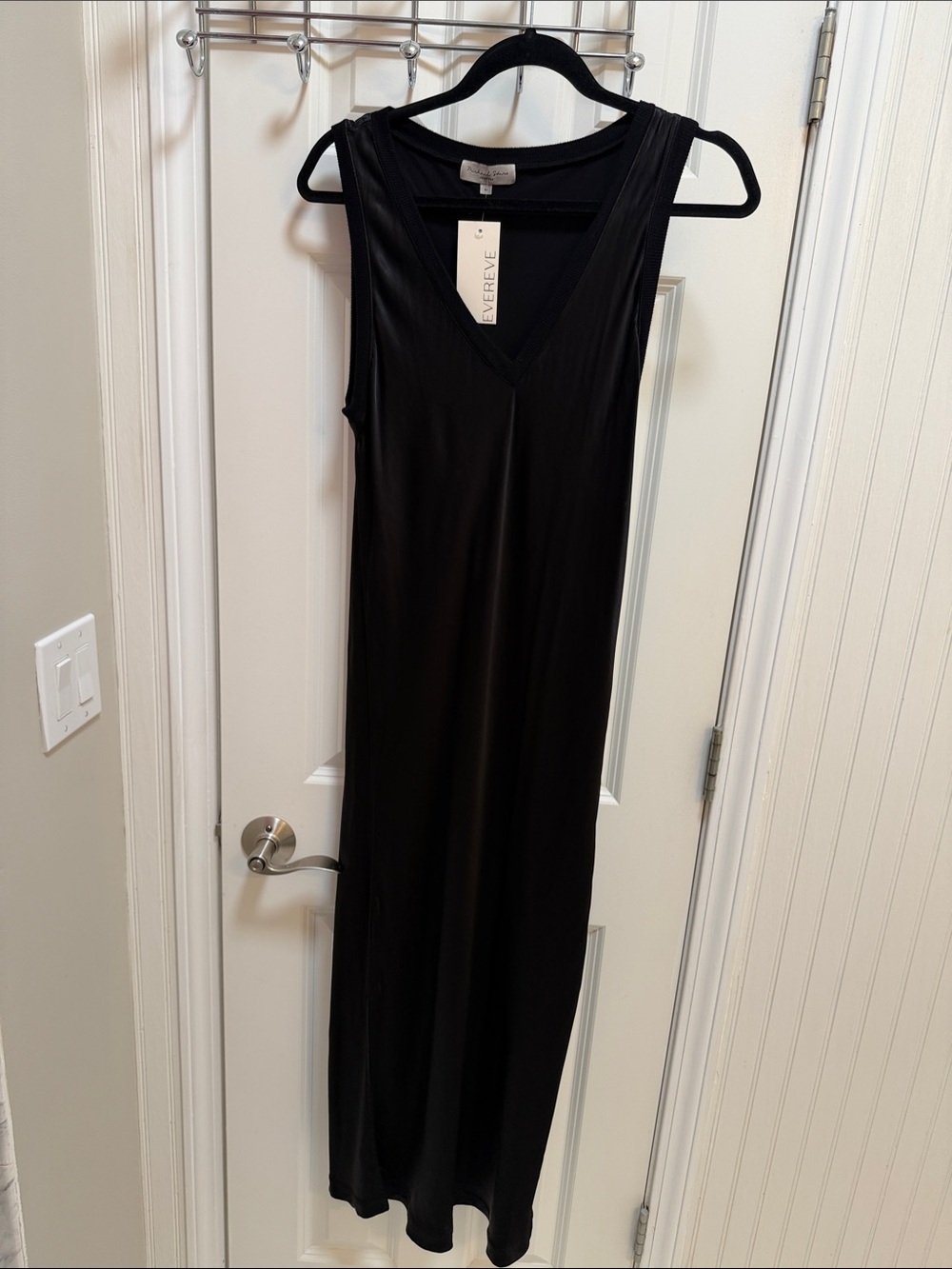Evereve Black Sleeveless V-Neck Maxi Dress